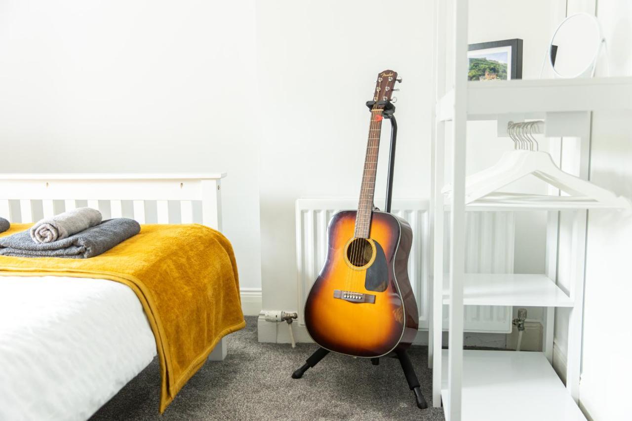 Entire Family Home , Large Rear Garden And Free Parking Белфаст Екстер'єр фото